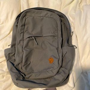 Fjall raven back pack 28L